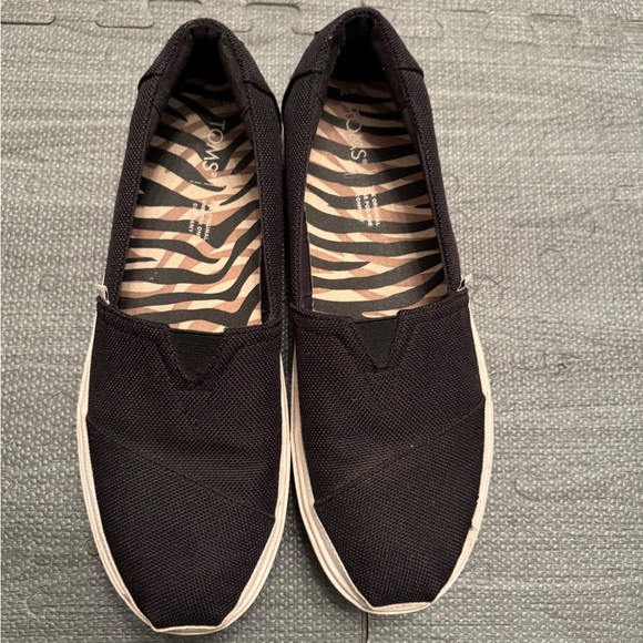 TOMS Women's Black Canvas Loafers - Picture 2 of 6
